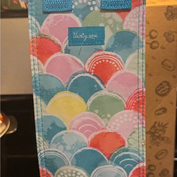 Colorful Thirty-One Tote perfect bottle thermal in rainbow scallop - Picture 1 of 4
